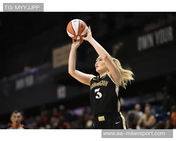 弗菲表现出色6投3中贡献12分3篮板1助攻1盖帽展现实力 弗菲表现出色6投3中贡献12分3篮板1助攻1盖帽展现实力